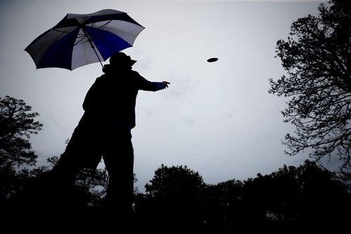 JOHN WOODS / WINNIPEG FREE PRESS
Disking In The Rain - David Link, a member of the Professional Disk Golf Association (PDGA), plays disk golf at Happyland Park in the rain Sunday, May 21, 2017. Link says the disk golf course at Happyland Park is open to all and free to use. The PDGA has about 100 members in Manitoba.