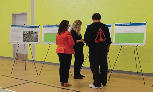 Canstar Community News May 17, 2017 - Representatives from various city departments were on hand at the Rapid Transit Eastern Corridor workshop to chat with, gain input, and answer questions from the public. (SHELDON BIRNIE/CANSTAR/THE HERALD)