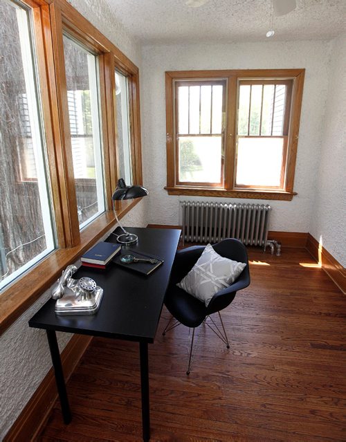 PHIL HOSSACK / WINNIPEG FREE PRESS  -  Sunroom/office at 149 Campbell Street. See Todd Lewys story.     -  May 23, 2017