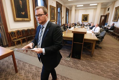 JOHN WOODS / WINNIPEG FREE PRESS
Jonathan Alward, Canadian Federation of Independent Business, speaks on Bill 33 - The Minimum Wage Indexation Act during a public meeting of the Standing Committee on Social and Economic Development at the the Manitoba legislature Tuesday, May 23, 2017.