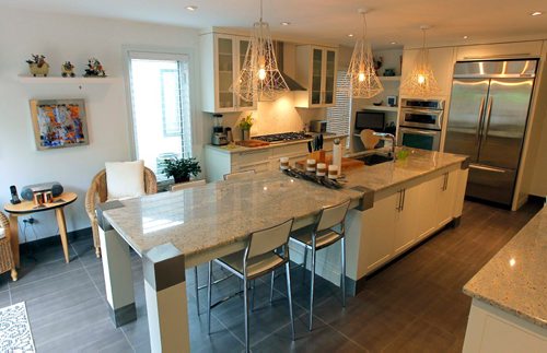 BORIS MINKEVICH / WINNIPEG FREE PRESS
HOMES - 14 Blossom Bay in Charleswood. Kitchen. TODD LEWYS STORY May 30, 2017