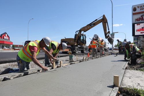 RUTH BONNEVILLE /  WINNIPEG FREE PRESS

Concrete crews work on new bike way in the curb lane heading south down Pembina Hwy near Weatherdon Wednesday.  

See story on bike lanes.  




May 31, 2017