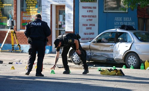 WAYNE GLOWACKI / WINNIPEG FREE PRESS

Winnipeg Police at the collision scene that closed Ellice Ave. at Toronto St. Wednesday morning. At least two vehicles were involved in the crash.    May 31 2017