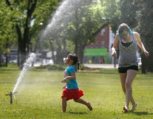 WAYNE GLOWACKI / WINNIPEG FREE PRESS

Abby,3, and her Aunt Melissa Grantham cool off Thursday afternoon in the sprinkler at St. Johns Park. June 1 2017