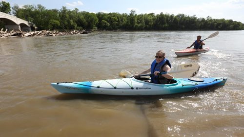 RUTH BONNEVILLE /  WINNIPEG FREE PRESS

Friends Sherri Quesnel and friend Dave Wronski leave work early on Friday to take in the hot weather and kayak from Perimeter Hwy west to St. James Bridge.  They were spotted near footbridge at Assiniboine Park.
Weather standup

June 02, 2017