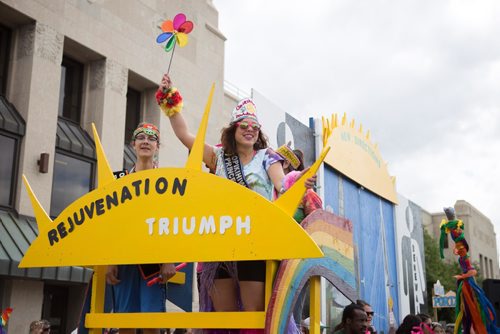 JEN DOERKSEN/WINNIPEG FREE PRESS
A number of organizations, community businesses, public servants and gay straight alliances had floats in Sundays 30th anniversary Pride Parade. Sunday, June 4, 2017.