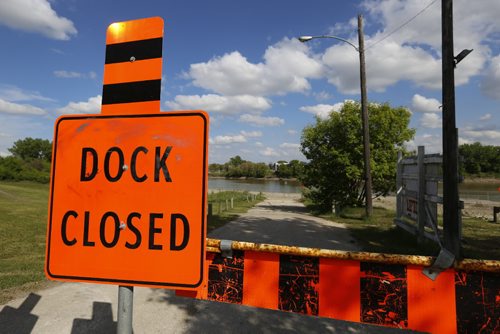 JUSTIN SAMANSKI-LANGILLE / WINNIPEG FREE PRESS
The Alexander Docks remain fenced off and abandoned but the city has announced plans to begin public discussions on how to re-purpose the space.
170607 - Wednesday, June 07, 2017.