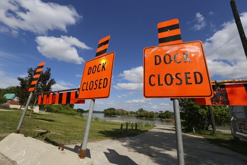 JUSTIN SAMANSKI-LANGILLE / WINNIPEG FREE PRESS
The Alexander Docks remain fenced off and abandoned but the city has announced plans to begin public discussions on how to re-purpose the space.
170607 - Wednesday, June 07, 2017.