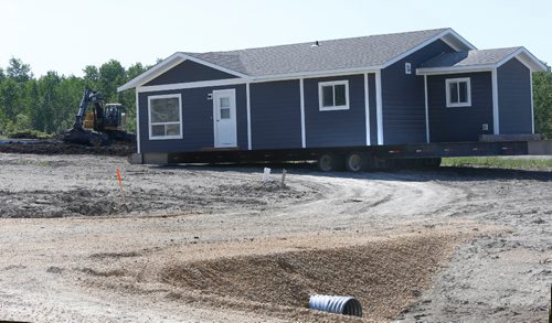 WAYNE GLOWACKI / WINNIPEG FREE PRESS

A new home on a trailer ready to be placed on this lot in the Lake St. Martin First Nation housing development under construction.  Bill Redekop story. June 9  2017