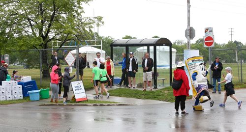 WAYNE GLOWACKI / WINNIPEG FREE PRESS

About 900 participants took part Saturday in the 10th anniversary of the Challenge for Life in support of CancerCare Manitoba, the  20-kilometre walk began and ended at Assiniboine Park.   They walkers are passing the Check Stop sponsored by the Winnipeg Free Press along Grosvenor Ave.  This years fundraising goal is $1 million.¤Jane Gerster story. June 10   2017