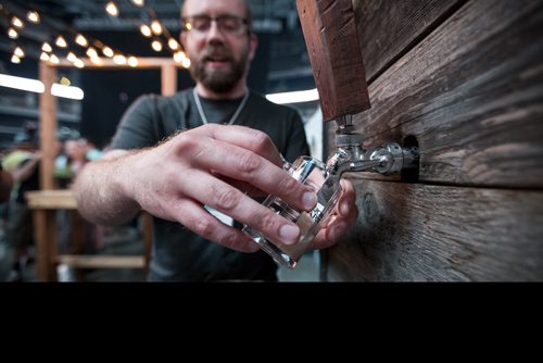 JUSTIN SAMANSKI-LANGILLE / WINNIPEG FREE PRESS
Brian Westcott of Barn Hammer Brewing Company pours a sample Saturday at the Flatlander's Beer Festival at the MTS Centre.
170610 - Saturday, June 10, 2017.