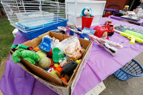 JUSTIN SAMANSKI-LANGILLE / WINNIPEG FREE PRESS
Children's toys and a hamster cage are displayed on a table at a garage sale Friday. There are garage sales popping up around the city all the time and you never know what treasures you might find.
170609 - Friday, June 09, 2017.