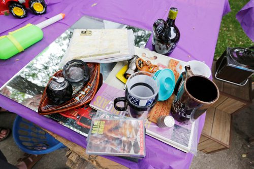 JUSTIN SAMANSKI-LANGILLE / WINNIPEG FREE PRESS
Lisa Boland's haul of treasures from just one garage sale Friday. There are garage sales popping up around the city all the time and you never know what treasures you might find.
170609 - Friday, June 09, 2017.