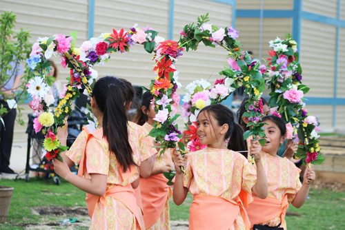 Canstar Community News June 6, 2017 - Kids perform cultural dances at the Ecological Learning celebration at Arthur E. Wright Community School. (LIGIA BRAIDOTTI/CANSTAR COMMUNITY NEWS/TIMES)