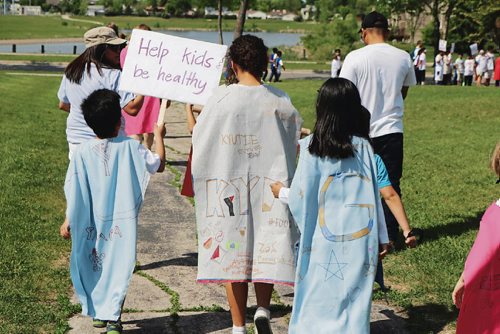Canstar Community News May 31, 2017 - Tyndall Park Child Care and Lord Nelson School Age Centre students walked around the Tyndall Park neighbourhood to support the YMCA-YWCA North Y Youth Centre. (LIGIA BRAIDOTTI/CANSTAR COMMUNITY NEWS/TIMES)