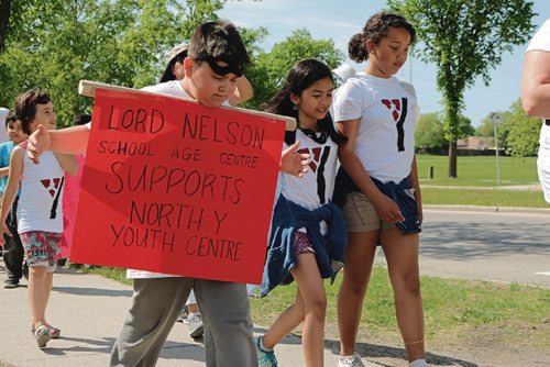 Canstar Community News May 31, 2017 - Lord Nelson School Age Centre joined the YMCA-YWCA in a fundraising walk throughout Tyndall Park to support their Y North Youth Centre. (LIGIA BRAIDOTTI/CANSTAR COMMUNITY NEWS/TIMES)