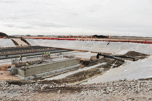 Canstar Community News April 20, 2017 - The water reservoir and pumping station in West St. Paul under construction. (LIGIA BRAIDOTTI/CANSTAR COMMUNITY NEWS/TIMES)