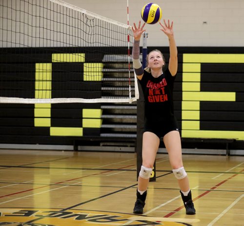 TREVOR HAGAN / WINNIPEG FREE PRESS
Team Manitoba's Averie Allard, practicing for the upcoming Canada Summer Games at Dakota Collegiate, Wednesday, June 14, 2017.