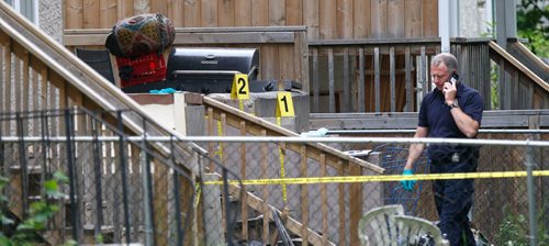 WAYNE GLOWACKI / WINNIPEG FREE PRESS

Winnipeg Police investigate the crime scene in front of a house in the 500 block of Spence St. near Sargent Ave. Saturday afternoon. Melissa Martin ¤story  June 17   2017