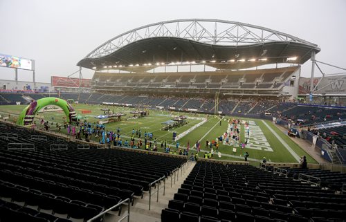TREVOR HAGAN / WINNIPEG FREE PRESS
The Manitoba Marathon course finish line is inside Investors Group Field for the first time, Sunday, June 18, 2017.