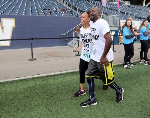 TREVOR HAGAN / WINNIPEG FREE PRESS
The 39th Manitoba Marathon, Sunday, June 18, 2017. Kyana Wonnacott and her father, Oneil White, head towards the finish line in Investors Group Field. Father and daughter ran the half marathon together to celebrate Father's Day and her birthday.