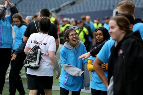 TREVOR HAGAN / WINNIPEG FREE PRESS
The 39th Manitoba Marathon, Sunday, June 18, 2017. Marathon volunteers cheer on the runners as they make their way into Investors Group Field.