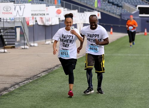 TREVOR HAGAN / WINNIPEG FREE PRESS
The 39th Manitoba Marathon, Sunday, June 18, 2017. Kyana Wonnacott and her father, Oneil White, head towards the finish line in Investors Group Field. Father and daughter ran the half marathon together to celebrate Father's Day and her birthday.