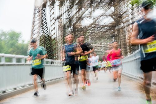 DAVID LIPNOWSKI / WINNIPEG FREE PRESS

Half Marathon participants run over the Elm Park Bridge Sunday June 18, 2017.