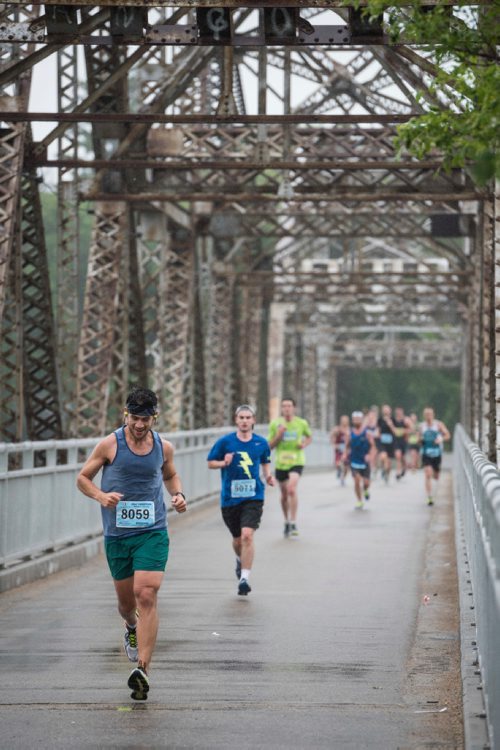 DAVID LIPNOWSKI / WINNIPEG FREE PRESS

Half Marathon participants run over the Elm Park Bridge Sunday June 18, 2017.