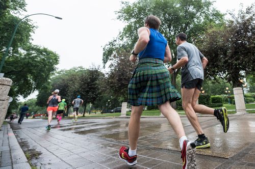 DAVID LIPNOWSKI / WINNIPEG FREE PRESS

Manitoba Marathon participants run on Assiniboine Avenue Sunday June 18, 2017.