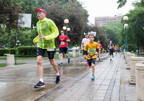 DAVID LIPNOWSKI / WINNIPEG FREE PRESS

Manitoba Marathon participants run on Assiniboine Avenue Sunday June 18, 2017.