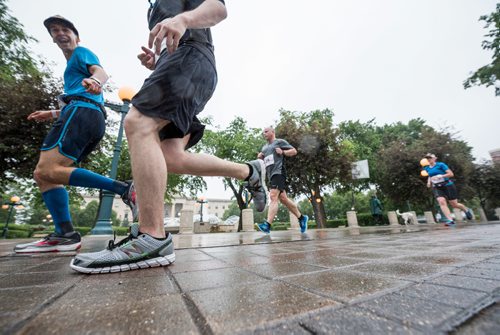 DAVID LIPNOWSKI / WINNIPEG FREE PRESS

Manitoba Marathon participants run on Assiniboine Avenue Sunday June 18, 2017.