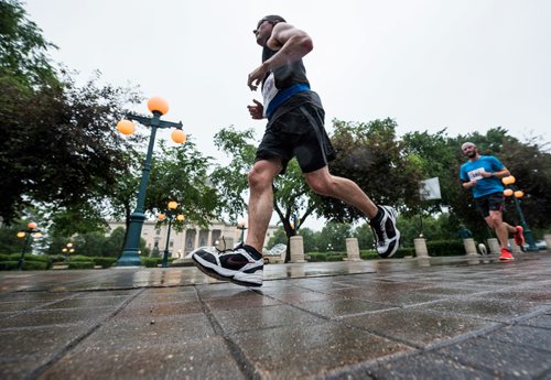 DAVID LIPNOWSKI / WINNIPEG FREE PRESS

Manitoba Marathon participants run on Assiniboine Avenue Sunday June 18, 2017.