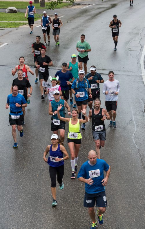 DAVID LIPNOWSKI / WINNIPEG FREE PRESS

Manitoba Marathon participants run on Wellington Crescent Sunday June 18, 2017.