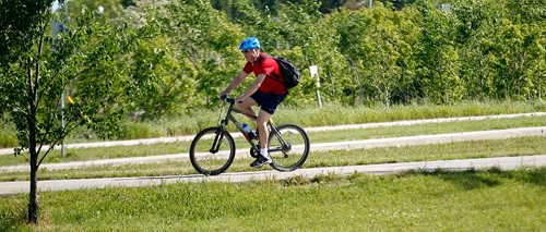 PHIL HOSSACK / WINNIPEG FREE PRESS  -   A cyclist pedals north along Gateway from the Chief Pequis Trail pedestrian/cycle overpass Monday. See Kelly Taylor story.  -  June 19, 2017