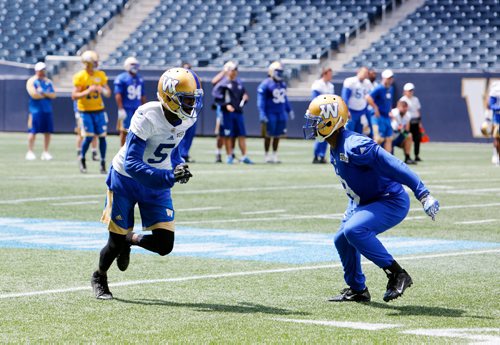 JUSTIN SAMANSKI-LANGILLE / WINNIPEG FREE PRESS
Wide Receiver L'Damian Washington (L) evades teammate Kevin Fogg during a scrimmage at Tuesday's practice at Investor's Group Field.
170620 - Tuesday, June 20, 2017.