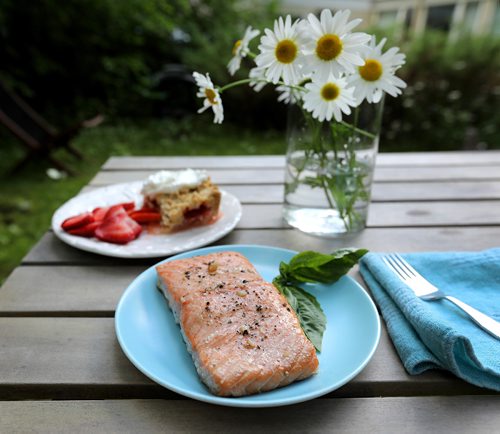 RUTH BONNEVILLE / WINNIPEG FREE PRESS

Food front on a TV show, Kid Diners - maple glazed salmon and fruit crisp.

See Alison Gillmor column. 


June 20, 2017