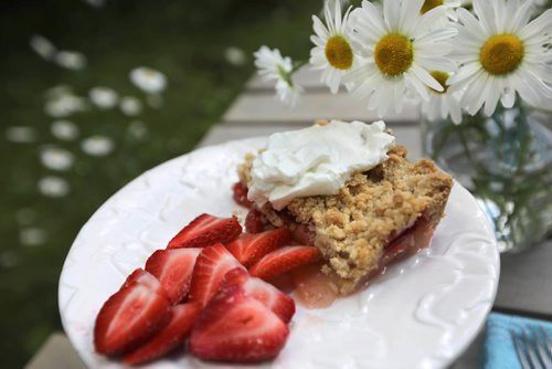 RUTH BONNEVILLE / WINNIPEG FREE PRESS

Food front on a TV show, Kid Diners - fruit crisp.

See Alison Gillmor column. 


June 20, 2017