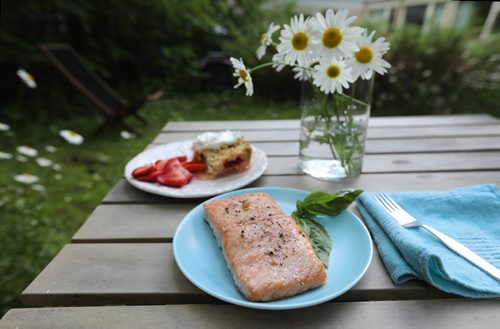 RUTH BONNEVILLE / WINNIPEG FREE PRESS

Food front on a TV show, Kid Diners - maple glazed salmon and fruit crisp.

See Alison Gillmor column. 


June 20, 2017