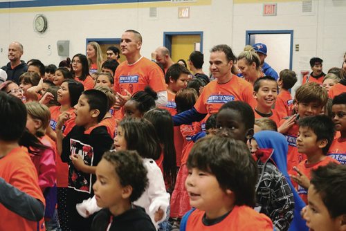 Canstar Community News June 15, 2017 - Kevin Chief and Winnipeg Police chief Danny Smyth warm up with Norquay School students at the Run with the Chiefs event. (LIGIA BRAIDOTTI/CANSTAR COMMUNITY NEWS/TIMES)