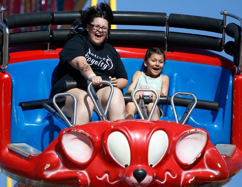 JOHN WOODS / WINNIPEG FREE PRESS
Jessica and niece Skyle Raven ride the Crazy Mouse at the Ex Tuesday, June 20, 2017.