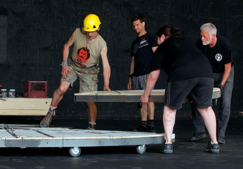 BORIS MINKEVICH / WINNIPEG FREE PRESS
Rainbow Stage stage project. Little Shop Of Horrors. The crew works on assembling the turntable for the set. June 6, 2017