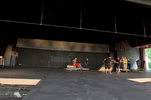 BORIS MINKEVICH / WINNIPEG FREE PRESS
Rainbow Stage stage project. Little Shop Of Horrors. The crew works on assembling the turntable for the set. June 6, 2017