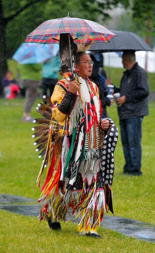 BORIS MINKEVICH / WINNIPEG FREE PRESS
APTN Aboriginal Day live at The Forks. Elder dancer George Abraham form Sagkeeng First Nation waits out the rain storm at the event. June 21, 2017
