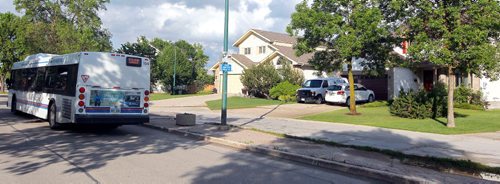 BORIS MINKEVICH / WINNIPEG FREE PRESS
A typical bus stop in Island Lakes, a popular southeast Winnipeg suburb. ALDO SANTIN STORY June 21, 2017