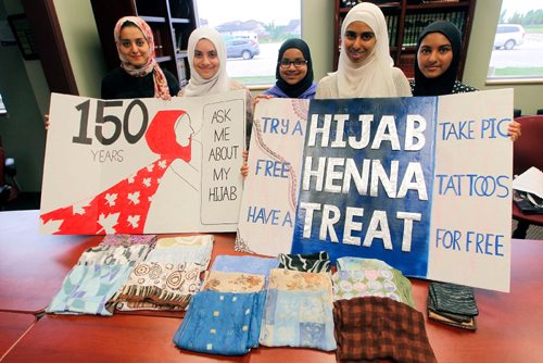 BORIS MINKEVICH / WINNIPEG FREE PRESS
Muslim women and girls are setting up display about hijab on Canada Day at Assiniboine Park. Photo taken at Grand Mosque, 2445 Waverley St. From left, Shrooq Saber , Yasmine El-Salakawy, Isra Inam, Maryam Islam, and Maria Islam with display. BRENDA SUDERMAN STORY. June 22, 2017
