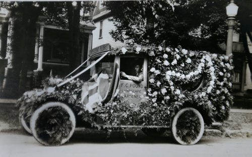 photo copy by WAYNE GLOWACKI / WINNIPEG FREE PRESS

From the Archives of Manitoba, (Events 34/38) The Crescent Florist Float in the  July 1 1927  Diamond Jubilee Parade in Winnipeg.Randy Turner story. June 23   2017