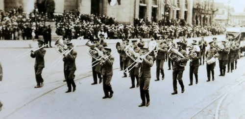 photo copy by WAYNE GLOWACKI / WINNIPEG FREE PRESS

 From the Archives of Manitoba, (Events 34/21 ) The City of Winnipeg Police Band in the  July 1, 1927 60th Anniversary of Confederation Parade in Winnipeg. Randy Turner story. June 23   2017