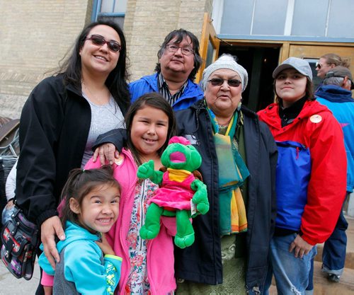 BORIS MINKEVICH / WINNIPEG FREE PRESS
Assiniboia Residential School, the first residential high school in Winnipeg, held a high school reunion this weekend. From left, Amy Crate, Amelia Manningway,4, Rhianna Manningway-Crate, Shelby Crate (back), residential school survivor Dorothy Ann Crate, and Cadence Crate,13. Dorothy was in the school in the 50's.  All are related. BEN WALDMAN STORY. June 23, 2017
