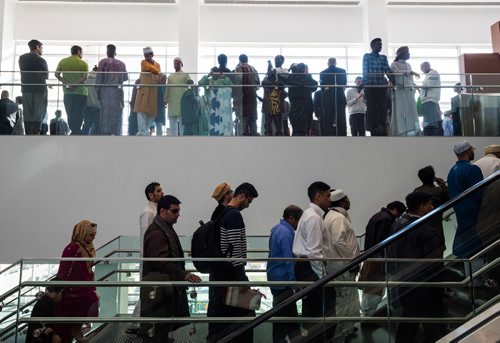 DAVID LIPNOWSKI / WINNIPEG FREE PRESS

Attendees arrive prior to EID prayers at the RBC Convention Centre for the end of Ramadan Sunday June 25, 2017.